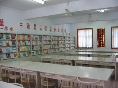 重庆现代技工学校阅览室