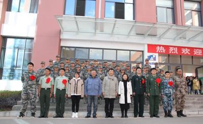 云南理工职业学院召开退役复学大学生座谈会