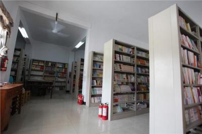 四川省成都市第三中学图书室