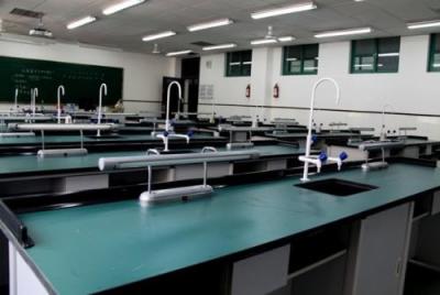 育才学校实验室
