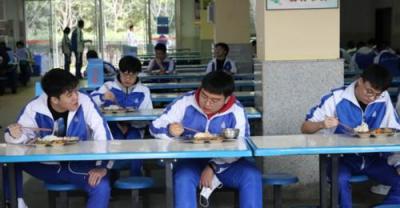 四川省成都高新实验中学食堂