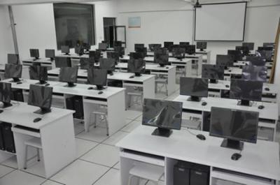 重庆信息技术职业学院机房