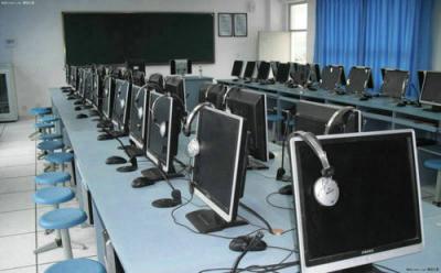 昌宁县职业技术学校机房