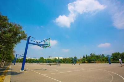 云南冶金高级技工学校篮球场