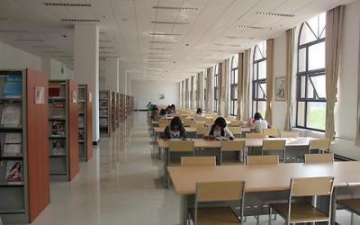 四川省米易中学图书室