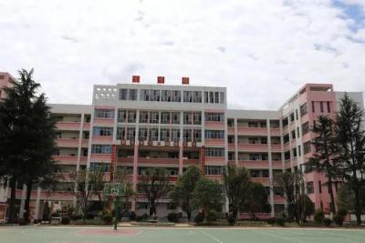 云南宣威第五中学教学楼