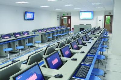 云南宣威第五中学机房