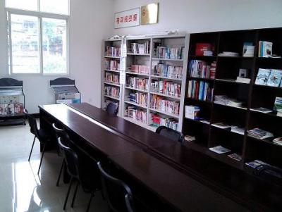 云南华坪第一中学图书室