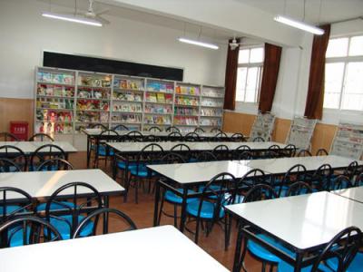 金岸中学阅览室