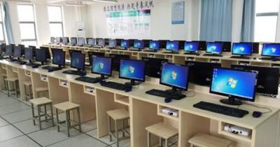 丽江古城第一高级中学机房