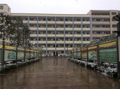 宣威第六中学综合楼