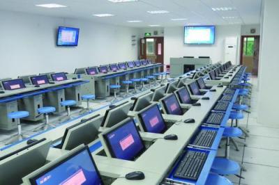 四川省广汉市金雁中学机房