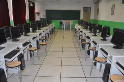 三台县观桥中学机房