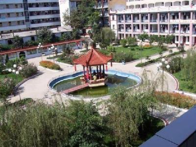 芦溪中学校园一角