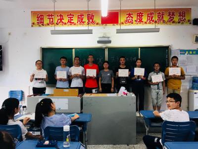 绵阳外国语学校教室