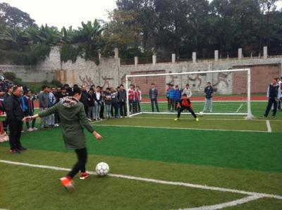 火炬中学足球场