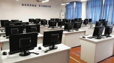 雷山中等职业技术学校机房