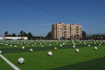 五龙中学足球场