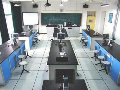 普安中等职业学校机房