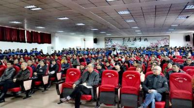 四川省广元市八二一中学讲座