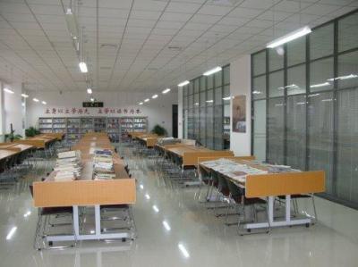 贵州盘州职业技术学校阅览室