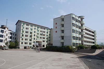 堪嘉镇塘池中学宿舍楼