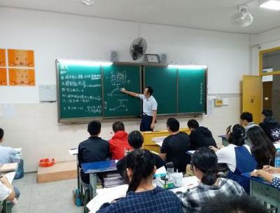 威远自强中学教室