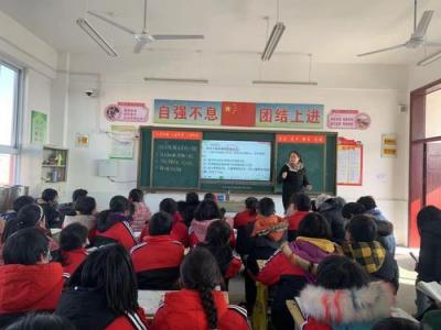 沙湾区谭坝乡中心小学校教室