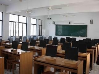 江苏卫生健康职业学院机房