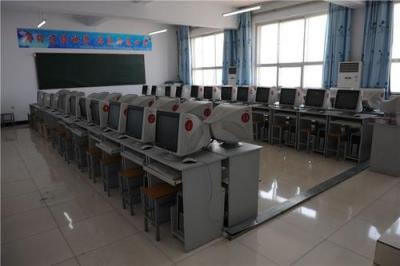 无锡南洋职业技术学院机房