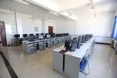 九州职业技术学院机房