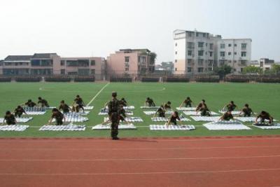 安岳县龙台中学新生军训