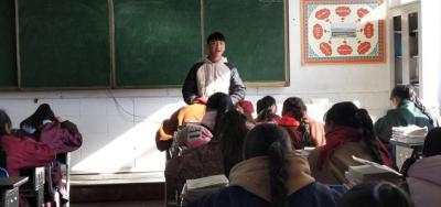 色达县中学教室