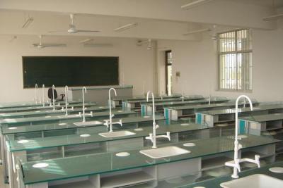 德昌县宽裕乡中学实验室