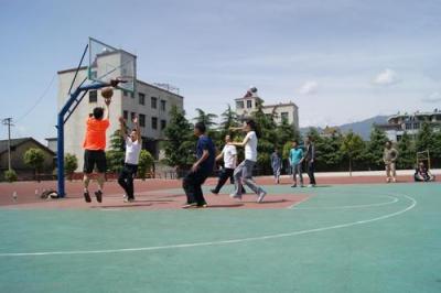 民族中学篮球场