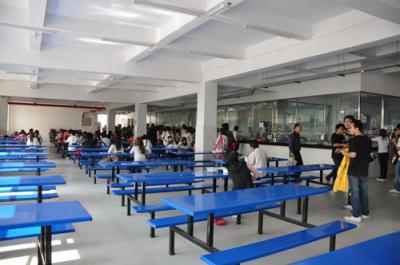 四川育英医养科技技工学校食堂