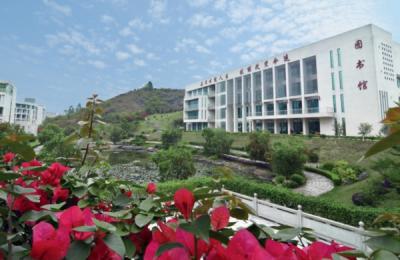 育英医养科技技工学校校园