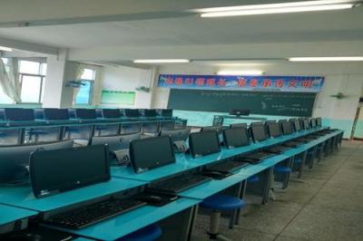 遂宁市船山职业技术学校机房