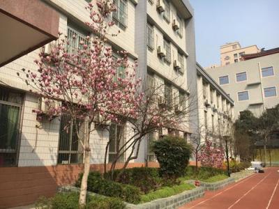 柳州市医药生物工程职业技术学校2021年学费、收费多少
