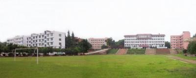 广西贺州民族旅游艺术学校校园