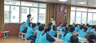熊伶俐老师在全市中学心理健康教育 教师教学技能展示评比活动中获一等奖