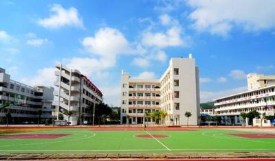 覃塘高级中学校园