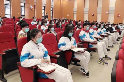 平果县铝城中学讲座