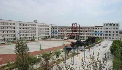 广西河池地区高级中学校园