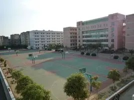 来宾市第四中学校园
