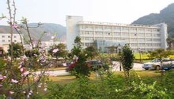 来宾市第二中学校园