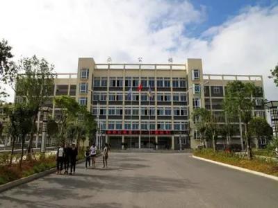 贵州省大方县第一中学2021年学费、收费多少