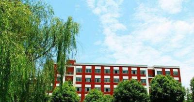 四川省工业贸易学校2021年的收费是多少