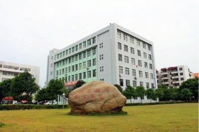 南充外国语中等专业学校2021年学费是多少